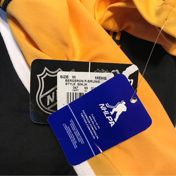 Men's NHL Boston Bruins Patrice Bergeron 37 Player Jersey NWT Size M - Picture 4 of 4